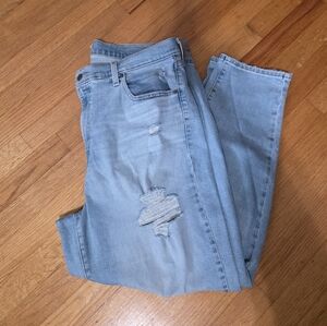 Levi’s Strauss High-Waisted Mom Jeans | 18W | Distressed Hem | Light Wash